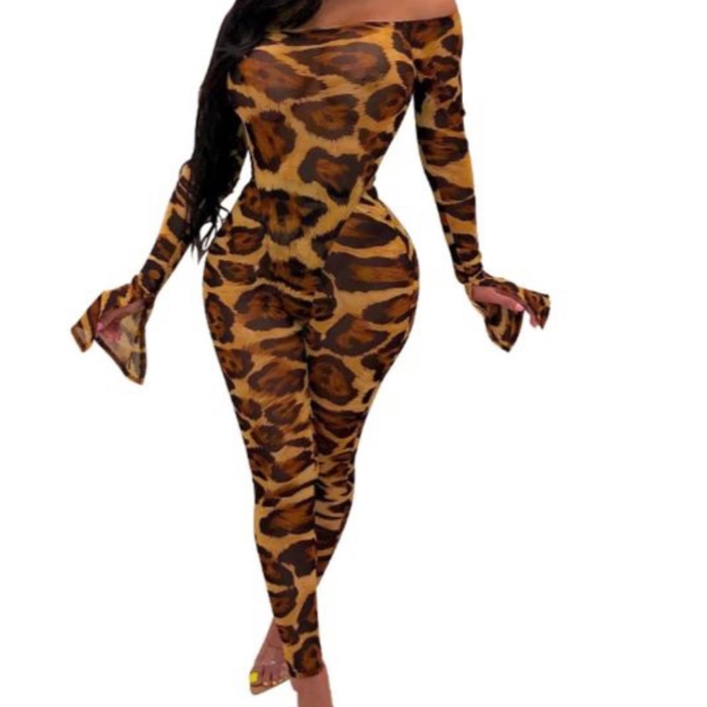 Two Piece Leopard Pants Set Sz Medium